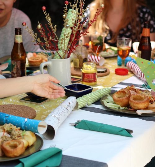 friends, celebration, dinner-581753.jpg